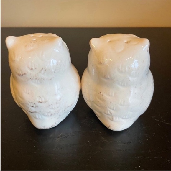 Vintage White Owls Ceramic Salt &
Pepper Shakers - Picture 3 of 4